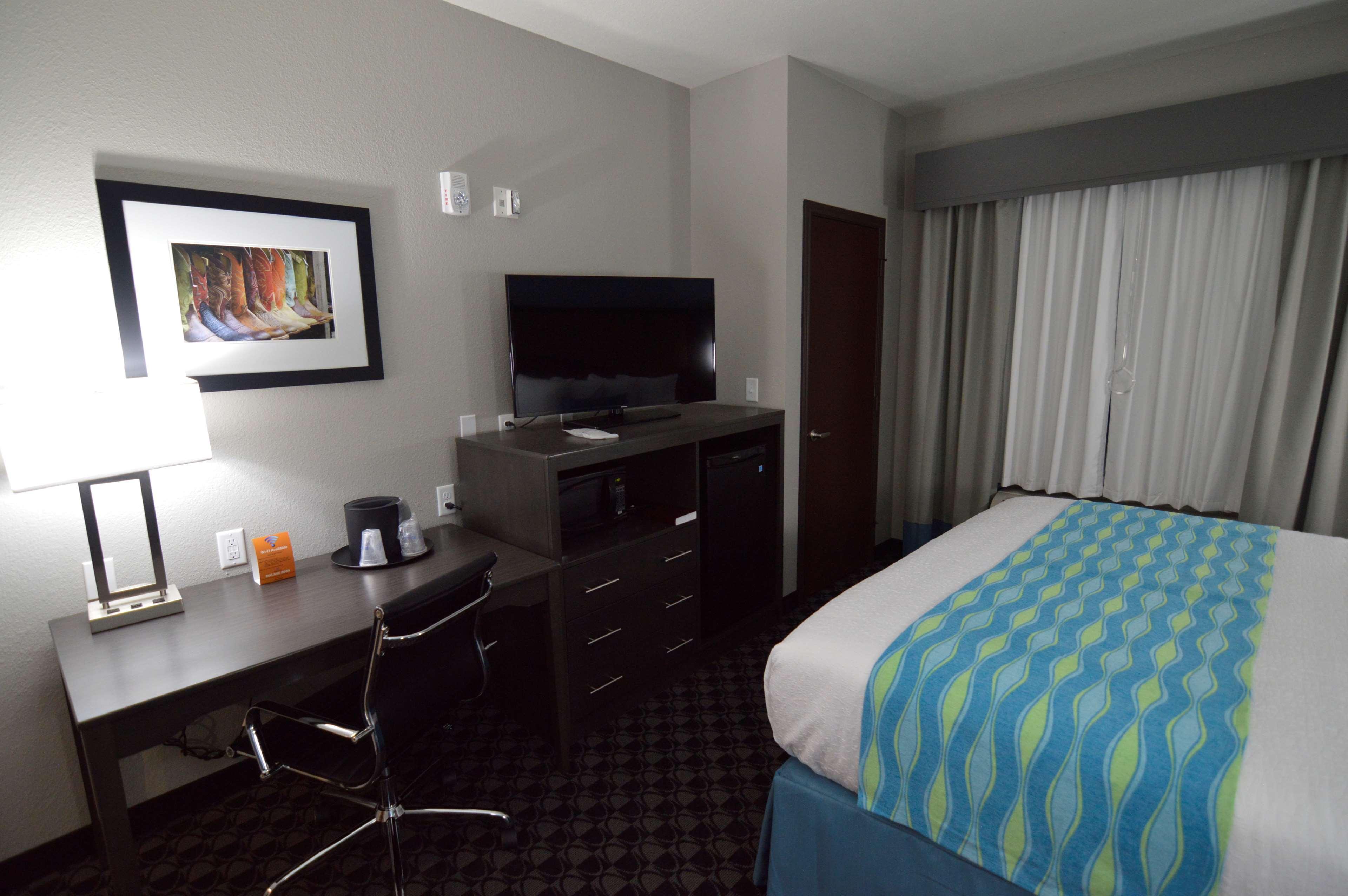 Best Western Plus Waller Hotel Ngoại thất bức ảnh